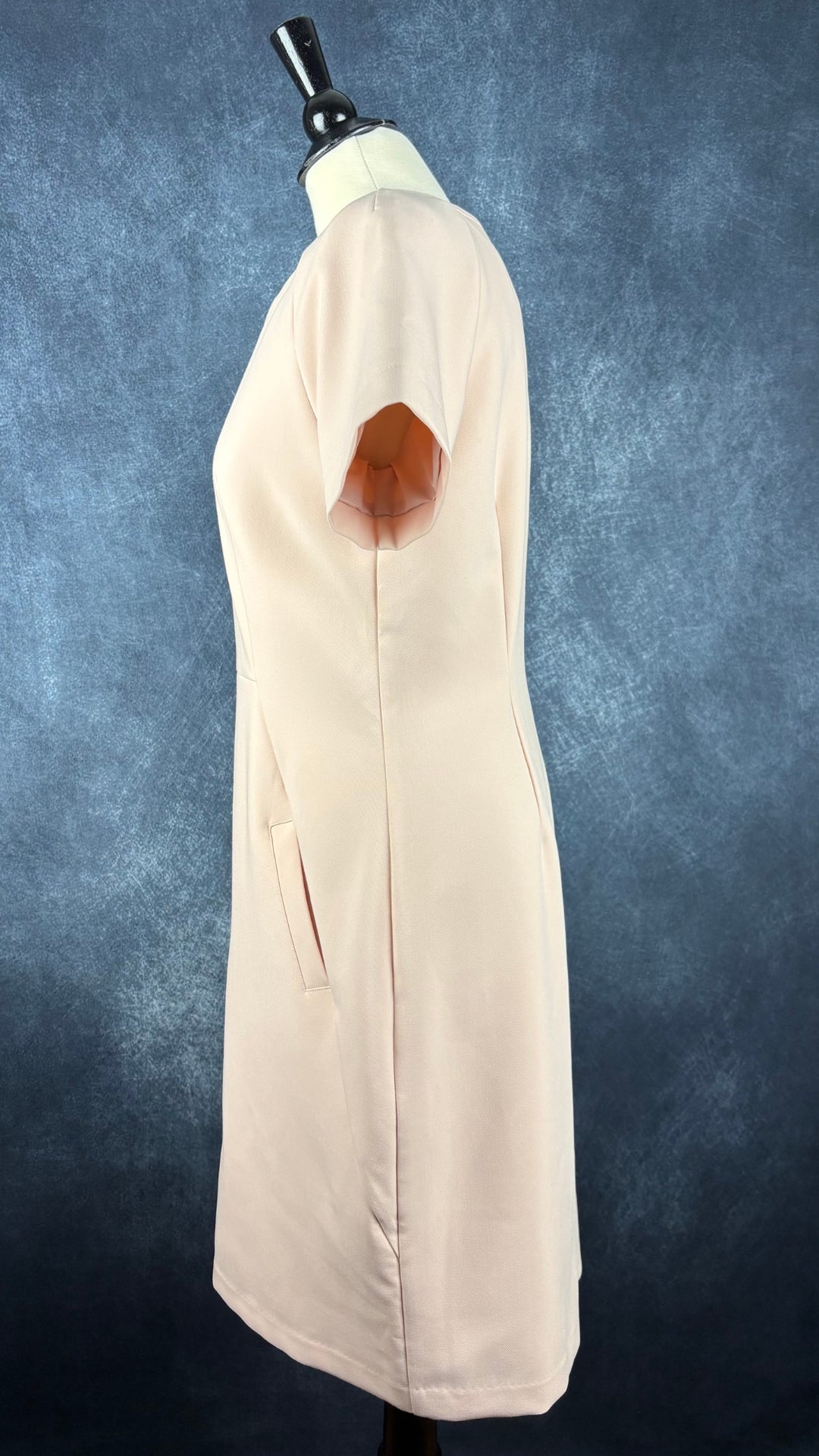 Robe droite rose doux Part Two, taille 38 (medium). Vue de côté.