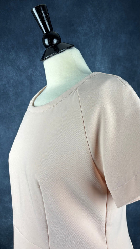 Robe droite rose doux Part Two, taille 38 (medium). Vue de l'encolure.