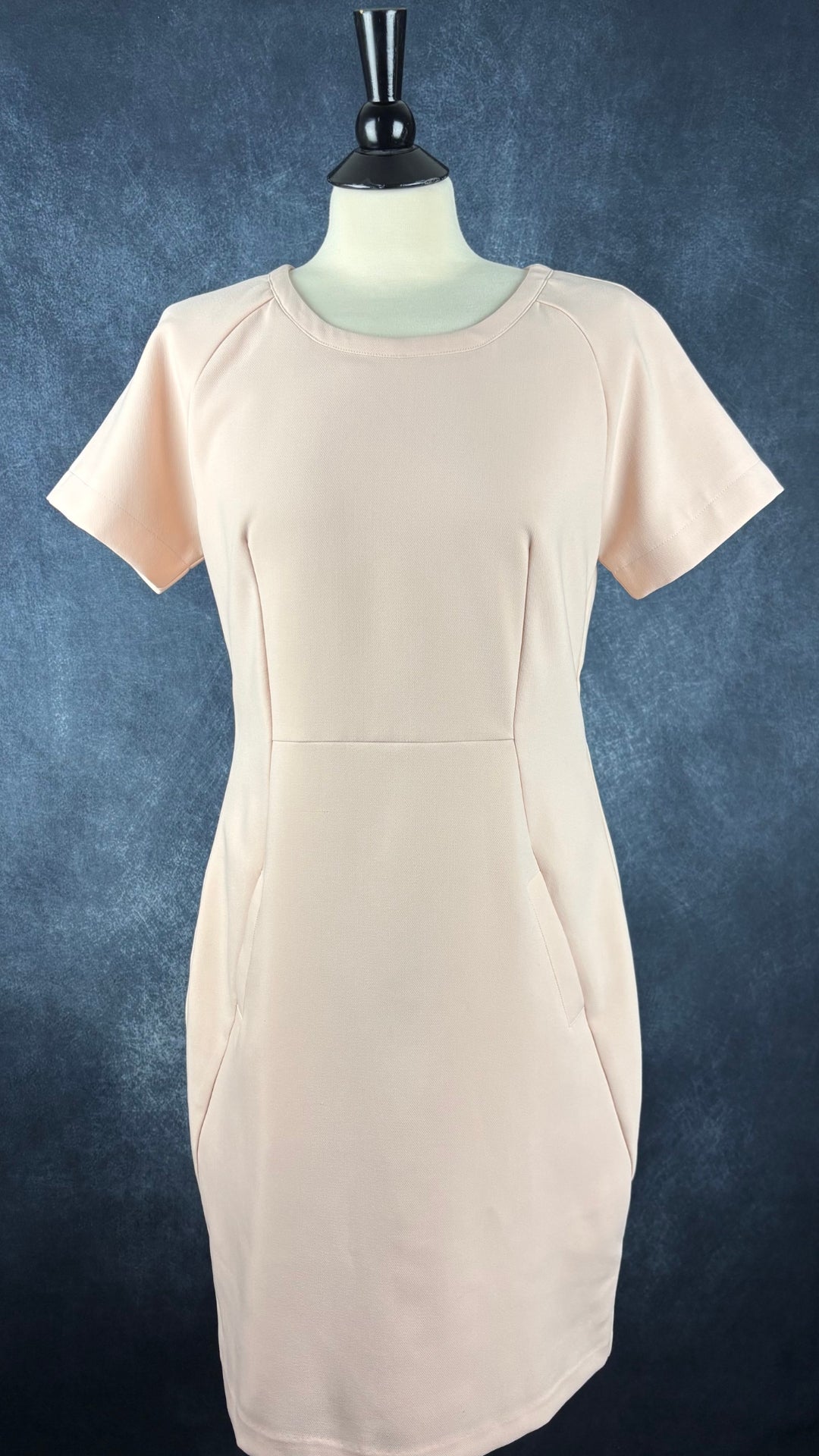 Robe droite rose doux Part Two, taille 38 (medium). Vue de face.