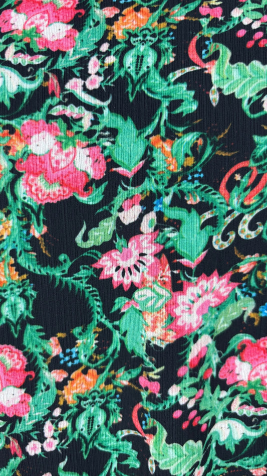 Robe courte à motifs floraux magnifiques style paysanne, Joelle, taille xl. Vue de près du tissu.
