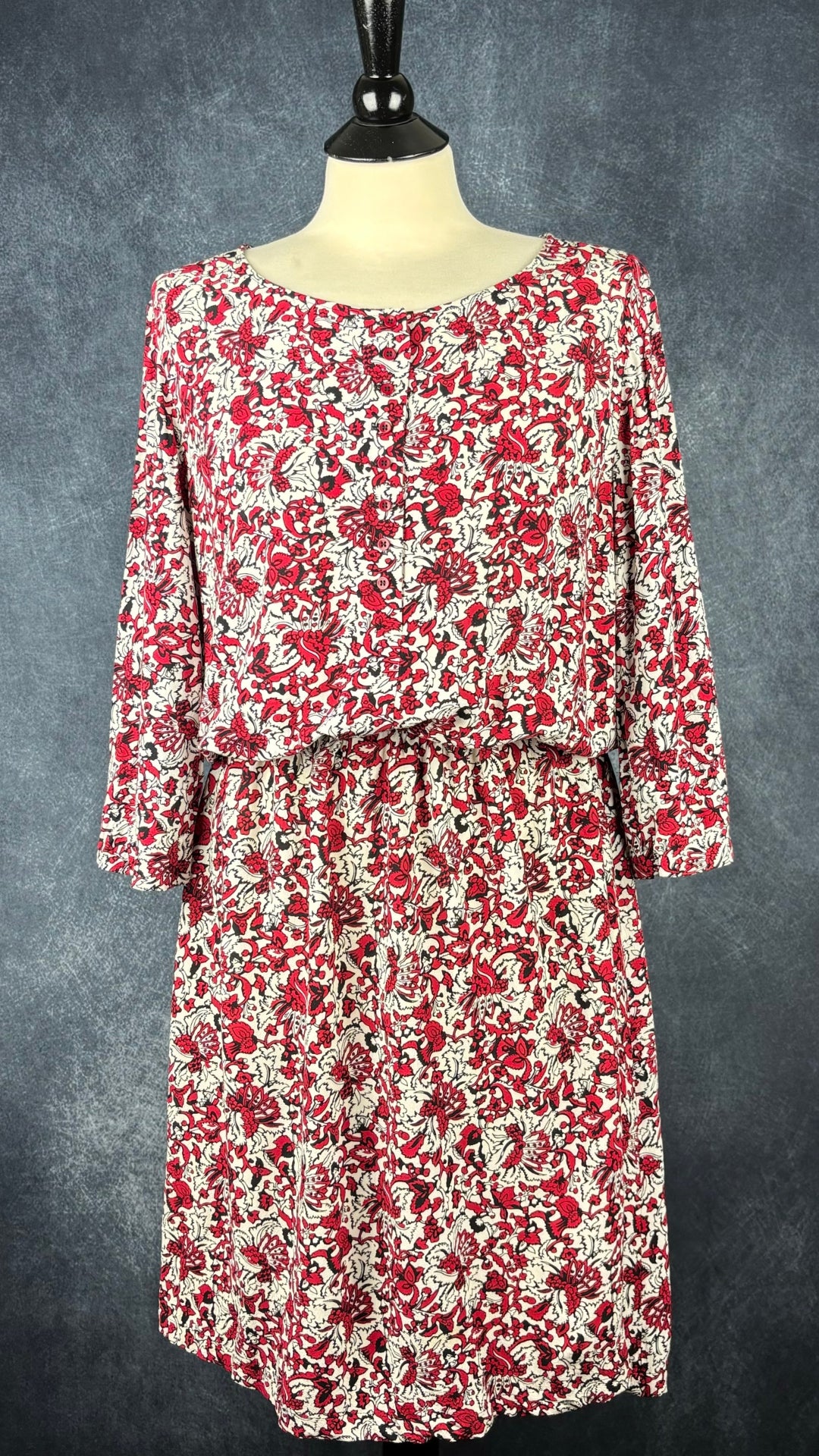 Robe florale motif rouge et noir Gerard Darel, taille 42 (m/l). Vue de face.