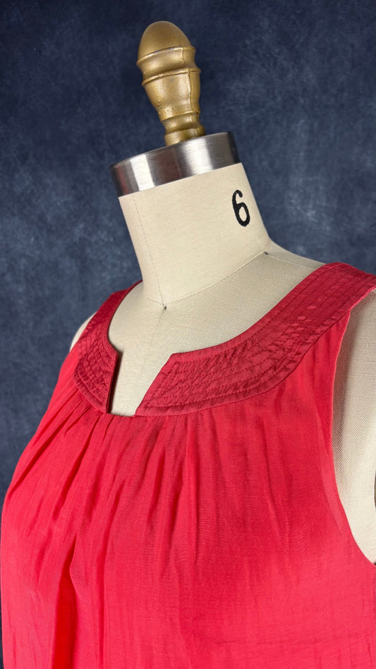 Robe fluide en coton et soie orangé/corail Teenflo, taille 2 (xs). Vue de l'encolure, de côté.