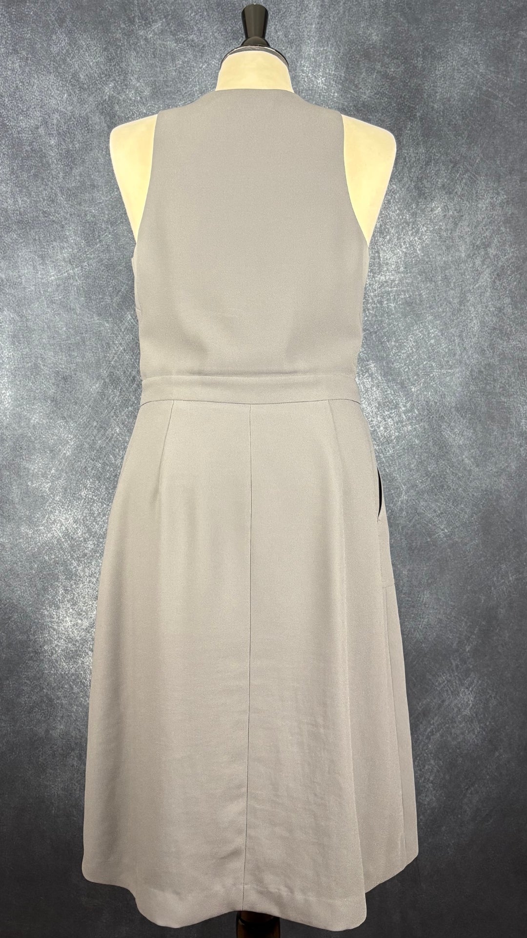 Robe grise effet combinaison Banana Republic, taille 8. Vue de dos.