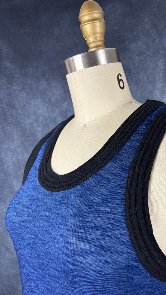 Robe longue de plage bleue Diesel, taille xs. Vue de l'encolure.