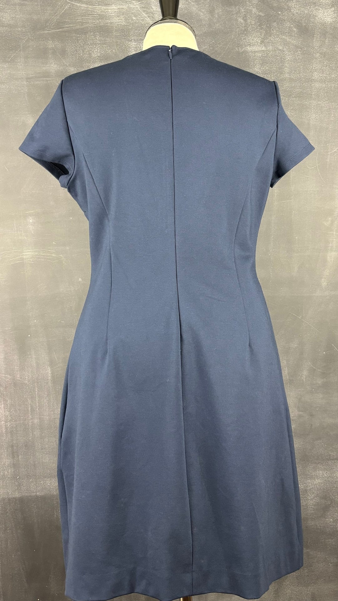 Robe marine à broderies florales Brooks Brothers, taille 12 petite. Vue de dos.