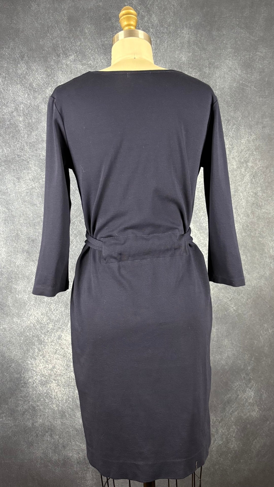 Robe marine encolure en V Massimo Dutti, taille xs. Vue de dos.