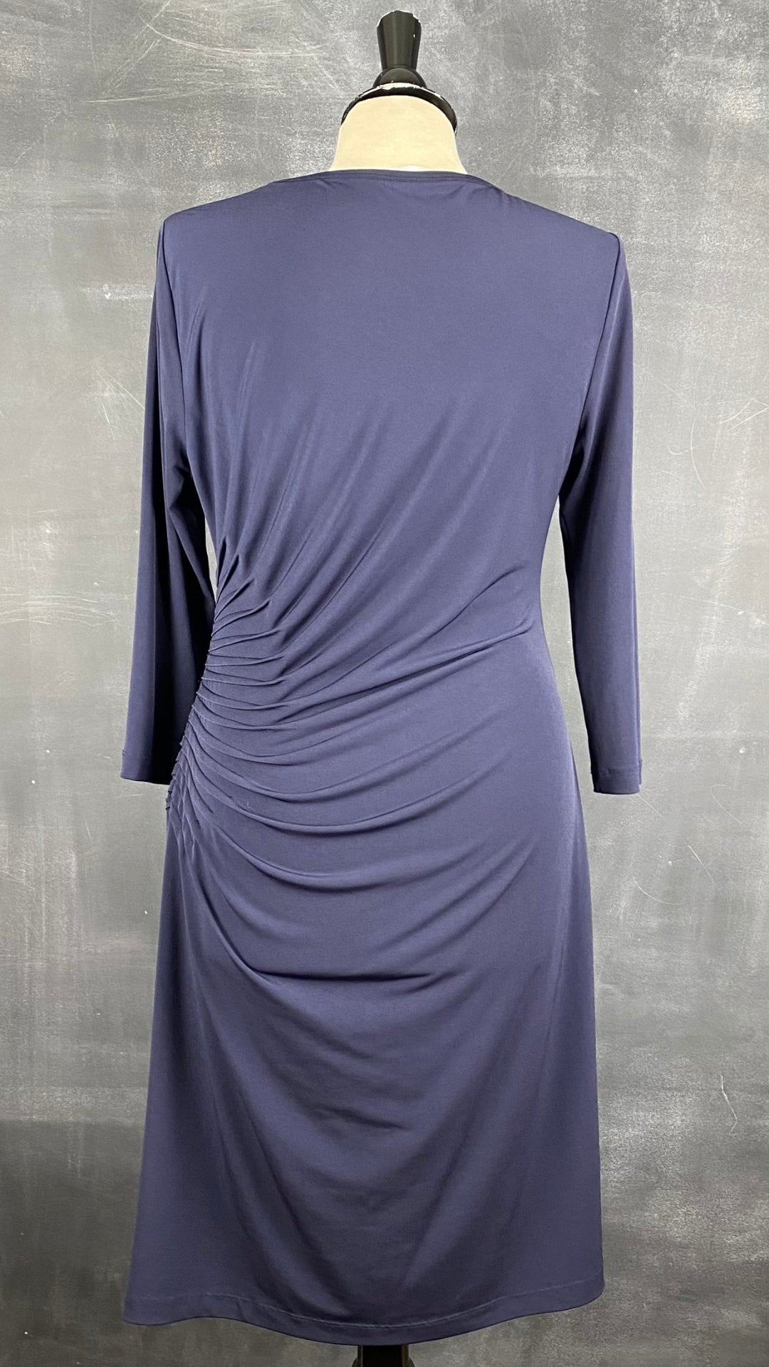 Robe marine au plissé magnifique Calvin Klein, taille 12 (plus 8-10). Vue de dos.