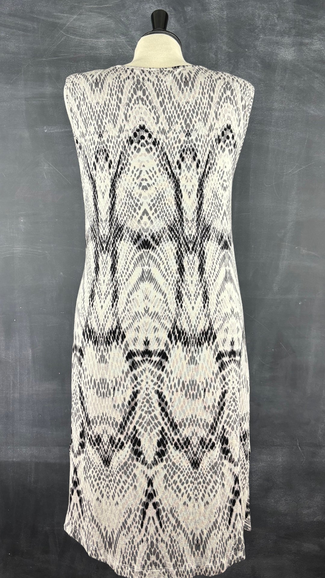 Robe à motif animalier plissée à la taille InWear, taille medium. Vue de dos.