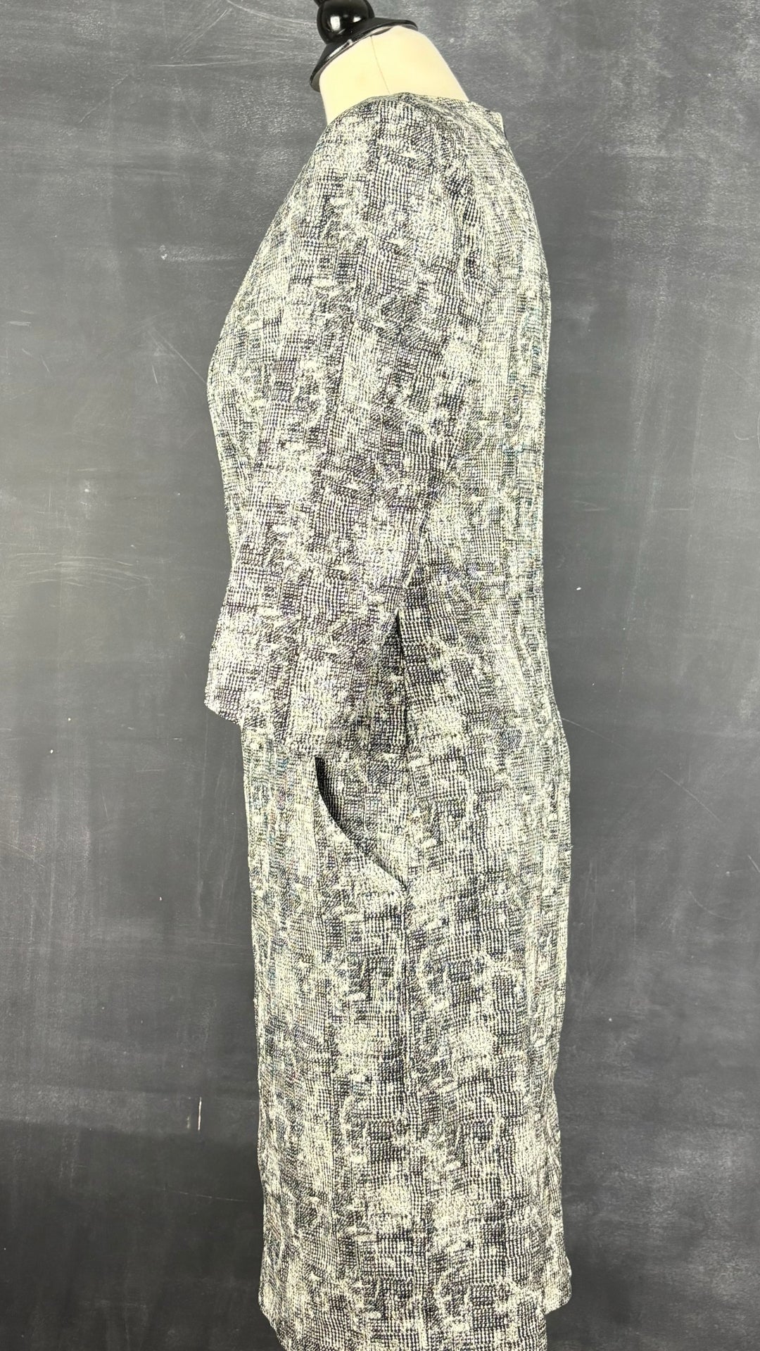 Robe motifs abstraits MM. Lafleur, taille 10. Vue de côté.