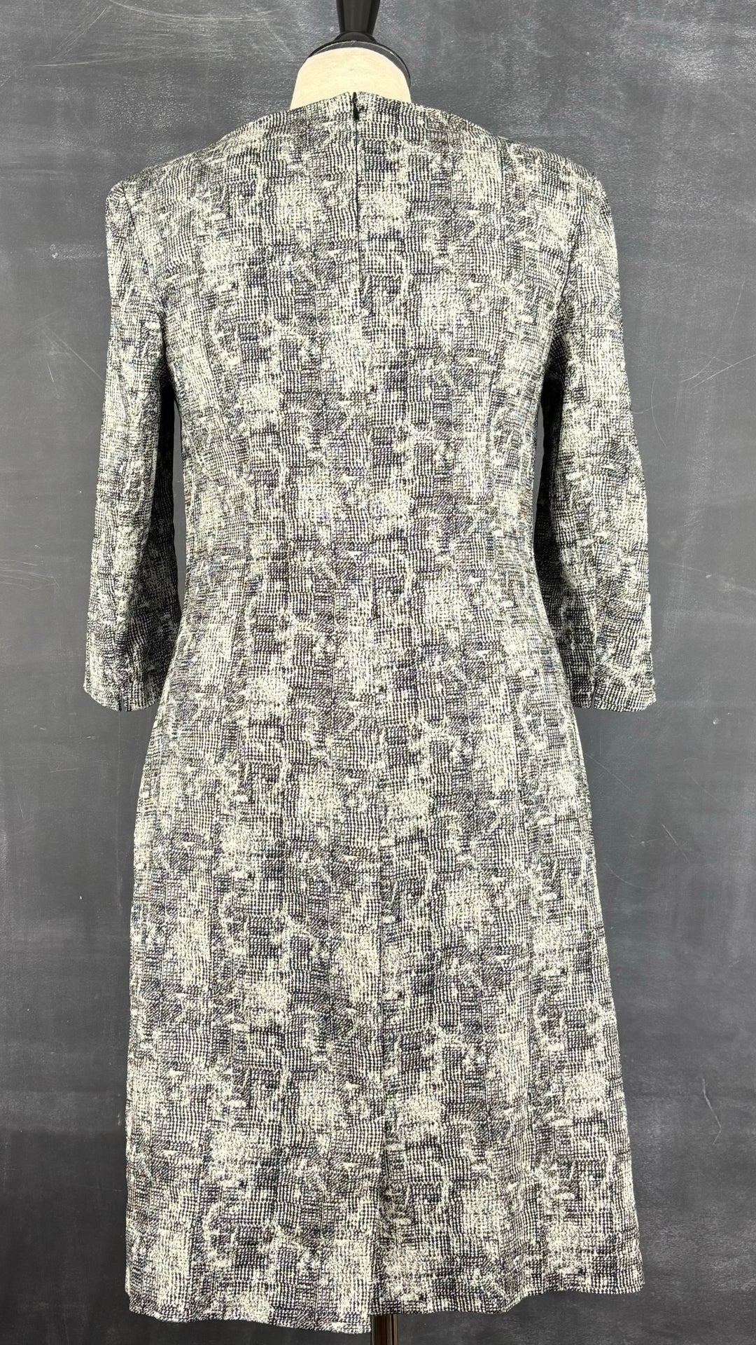 Robe motifs abstraits MM. Lafleur, taille 10. Vue de dos.