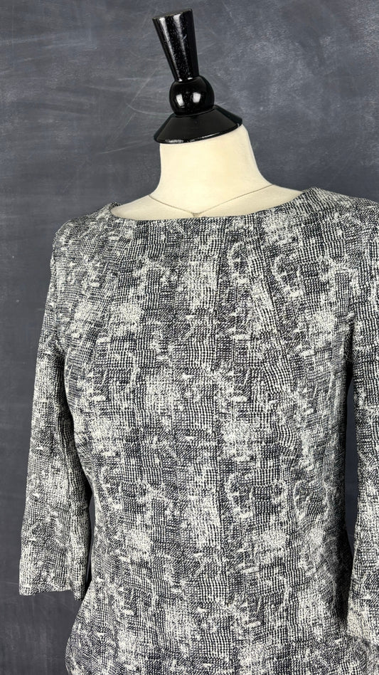 Robe motifs abstraits MM. Lafleur, taille 10. Vue de l'encolure.