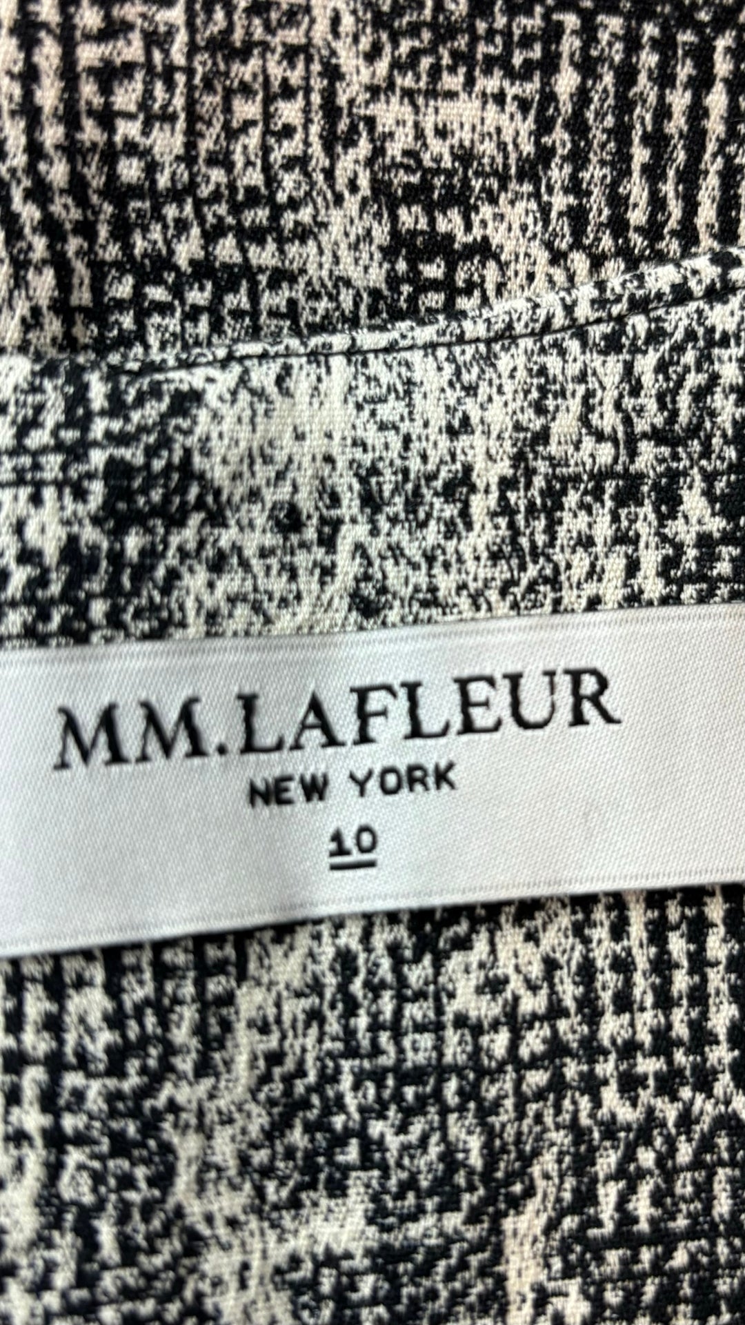 Robe motifs abstraits MM. Lafleur, taille 10. Vue de l'étiquette.