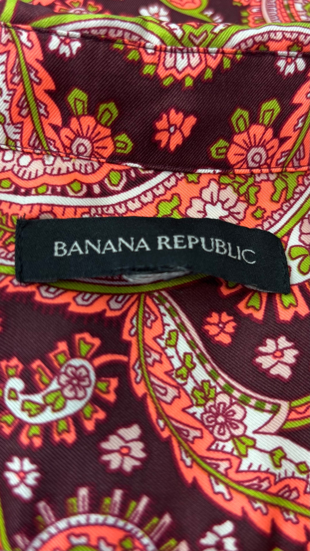 Robe à jolis motifs paisley colorés Banana Republic, taille 10 petite. Vue de l'étiquette.