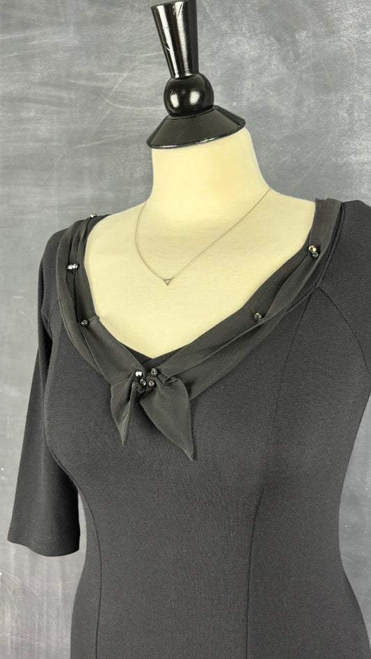 Robe noire jolie encolure Isabelle Elie Boutique, taille estimée xs/s. Vue de l'encolure.