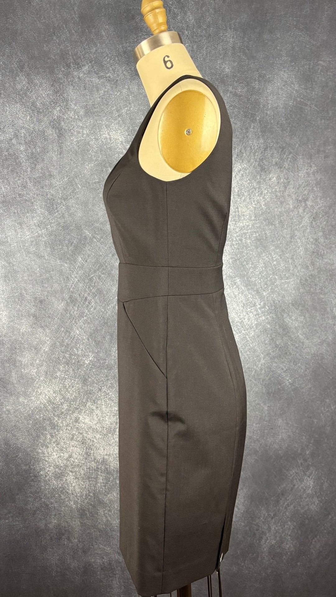 Robe noire parfaite en fin lainage J.Crew neuve, taille 2 petite. Vue de côté.