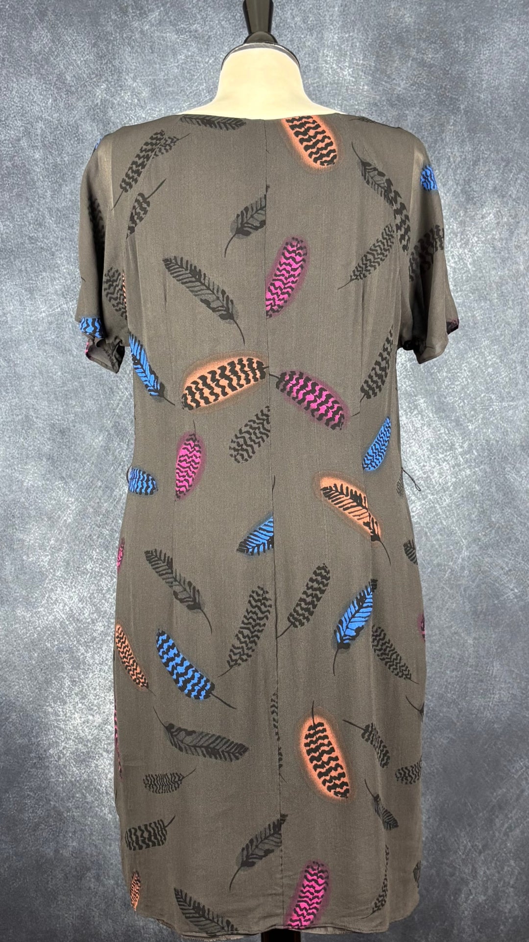 Robe droite motifs de plumes InWear, taille 12 (env. medium). Vue de dos.