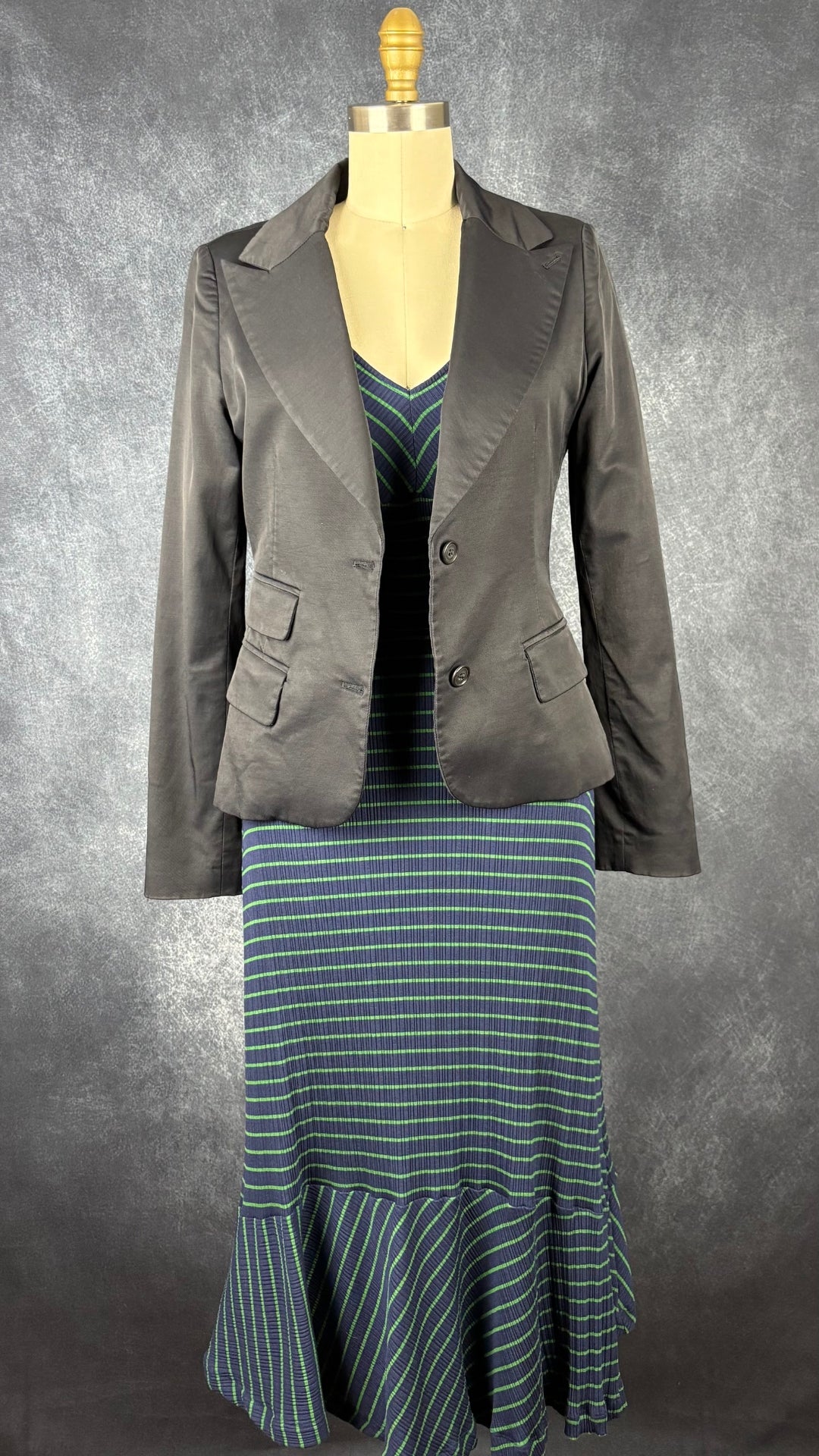 Robe longue en tissu côtelé à rayures Maeve by Anthropologie, taille small (xs). Vue de l'agencement avec le blazer Flavio Castellani.
