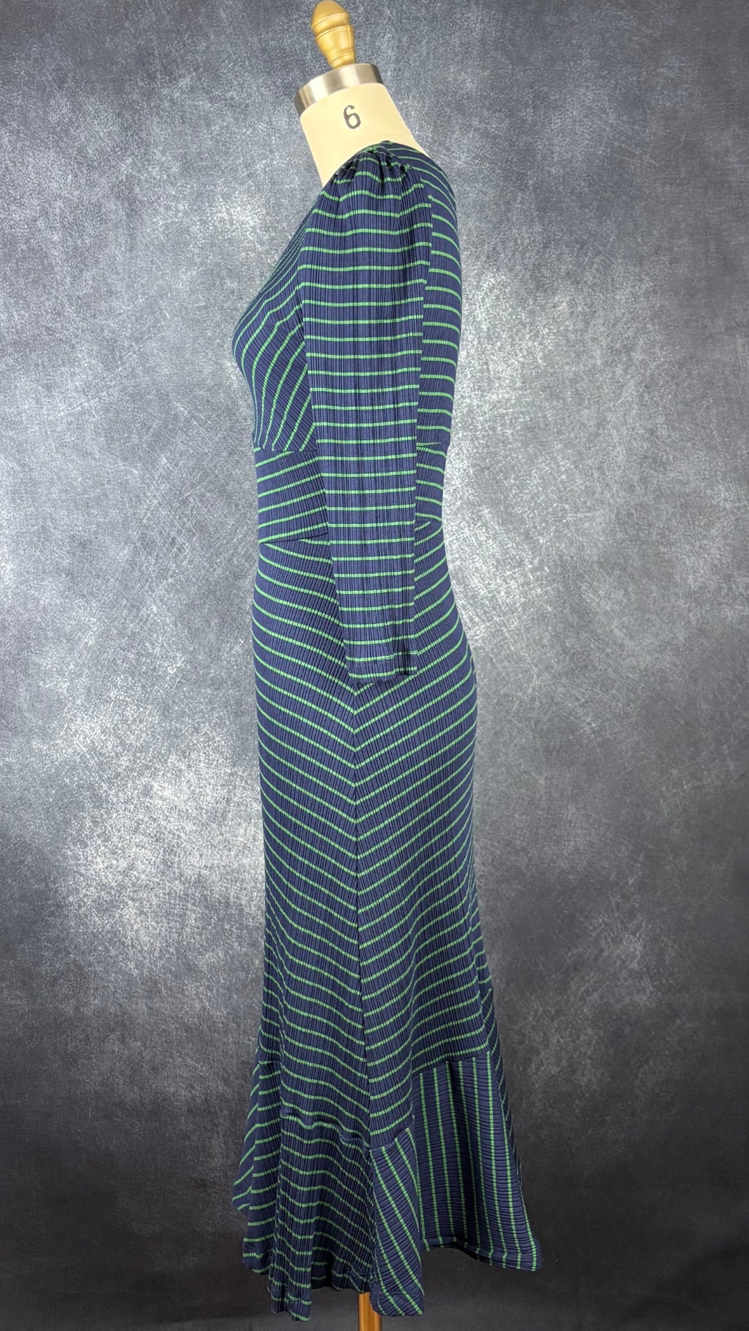 Robe longue en tissu côtelé à rayures Maeve by Anthropologie, taille small (xs). Vue de côté.