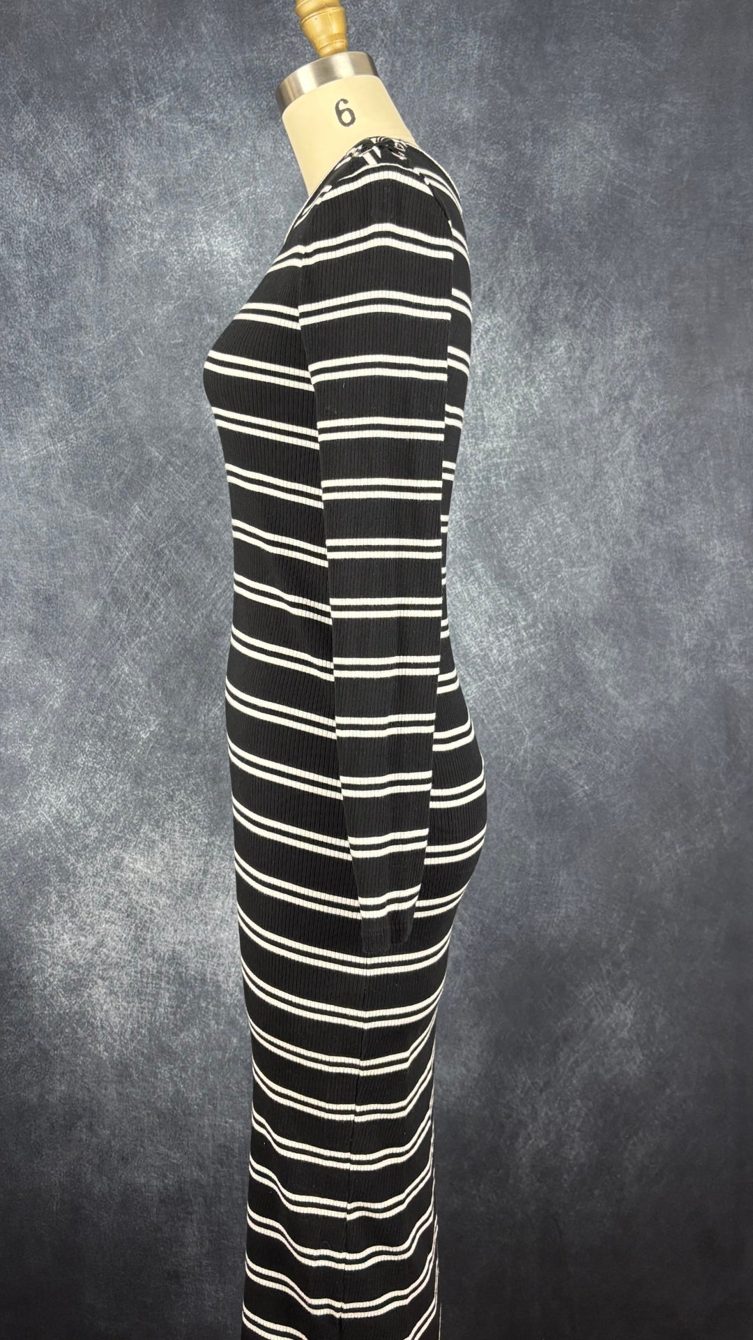 Robe midi à rayures Massimo Dutti, taille xs. Vue de côté.