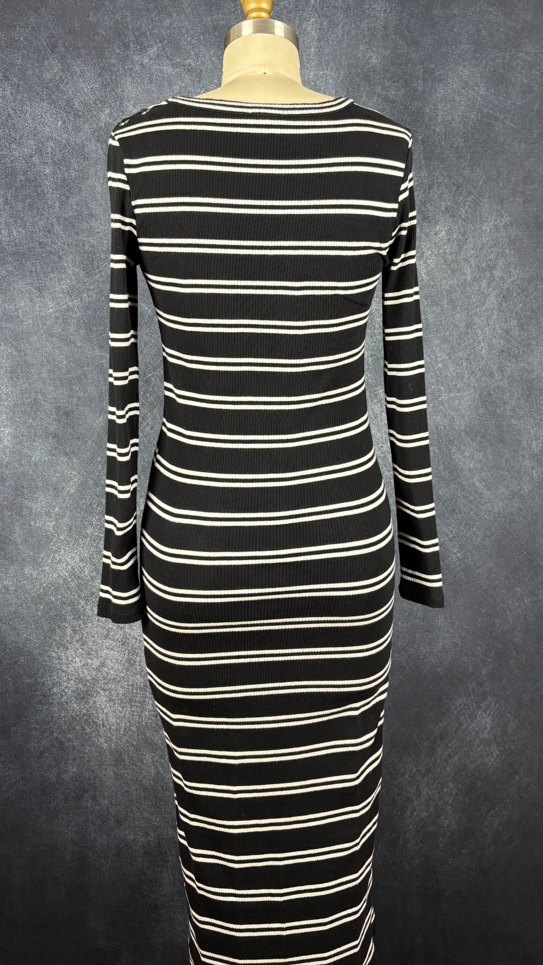 Robe midi à rayures Massimo Dutti, taille xs. Vue de dos.