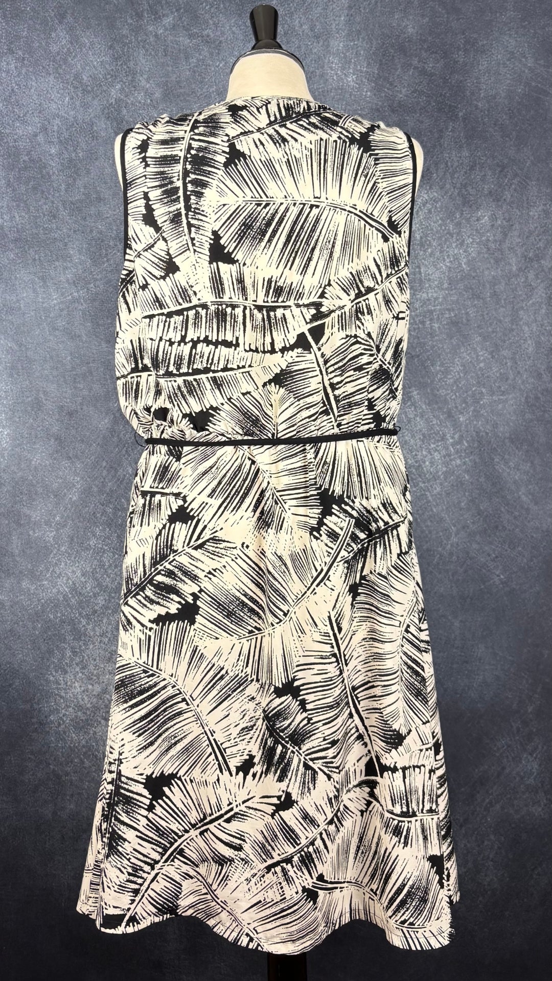 Robe à motif tropical Tristan, taille xl. Vue de dos.