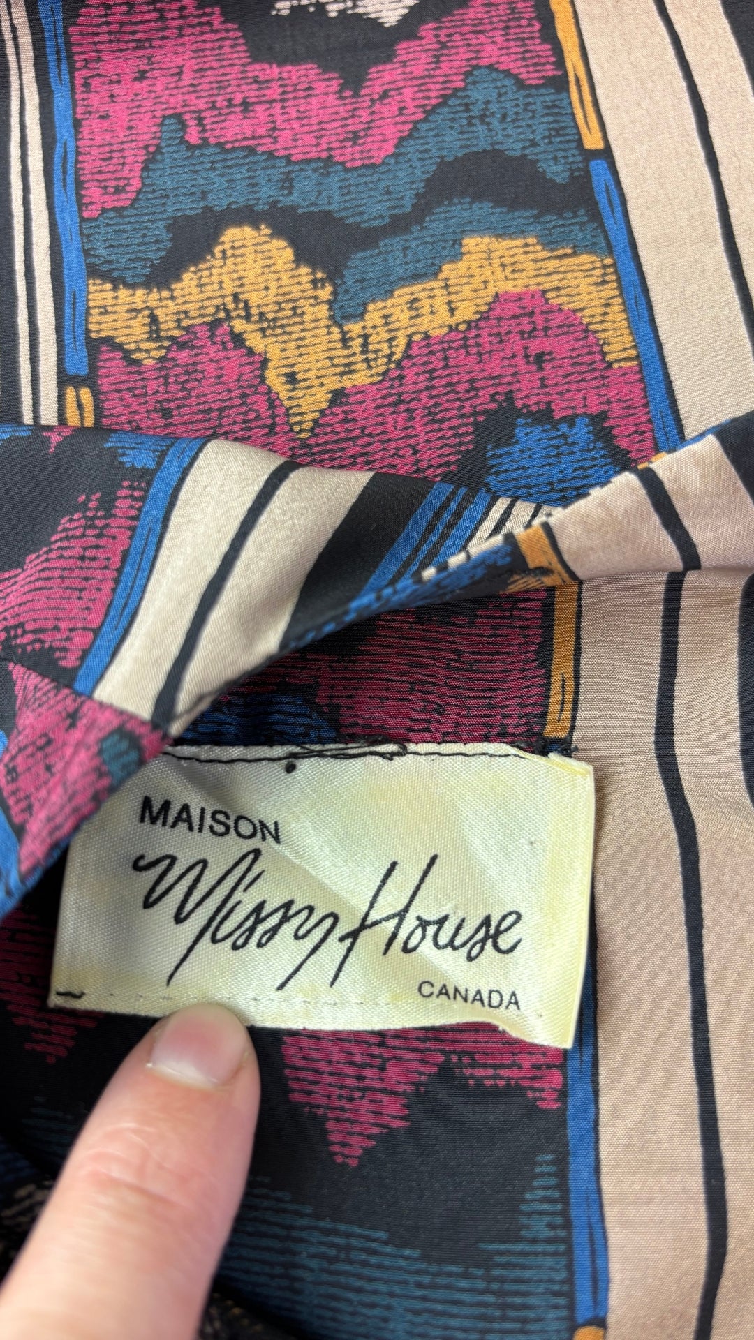 Robe vintage à jolis motifs Maison Missy House, taille estimée à small/medium. Vue de l'étiquette.