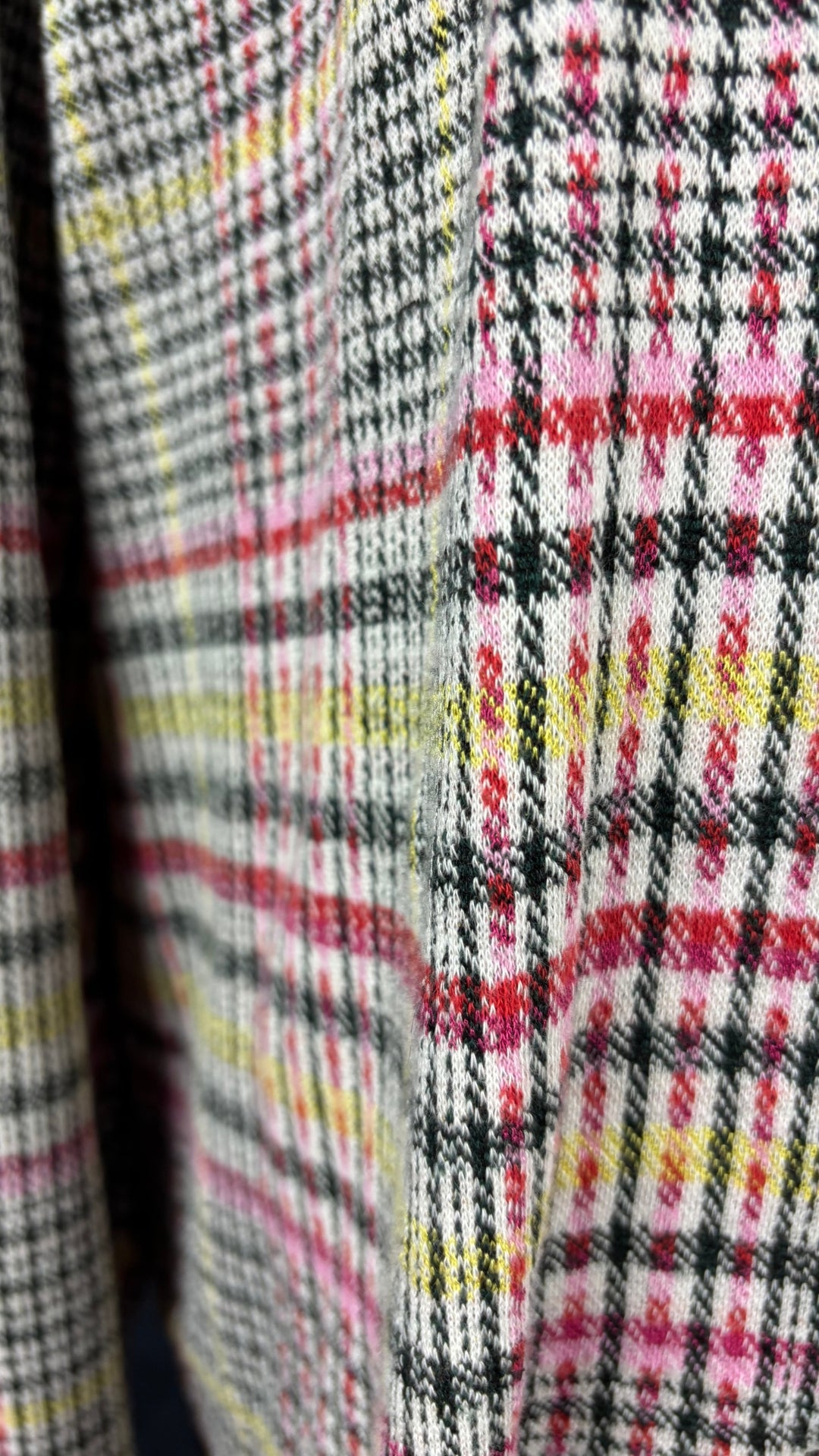 Surchemise à carreaux colorés Max Volmary, taille 42 (12/large). Vue de près du tissu.