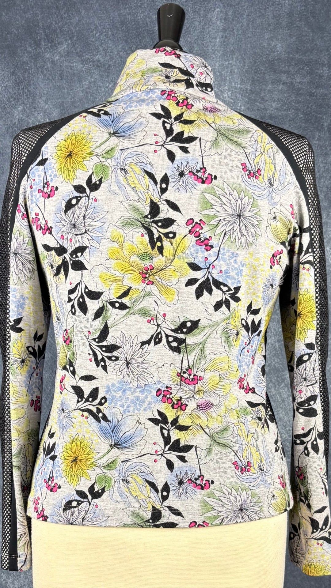 Veste florale en jersey et insertions de maille noire Marc Cain, taille N3 (s/m). Vue de dos.
