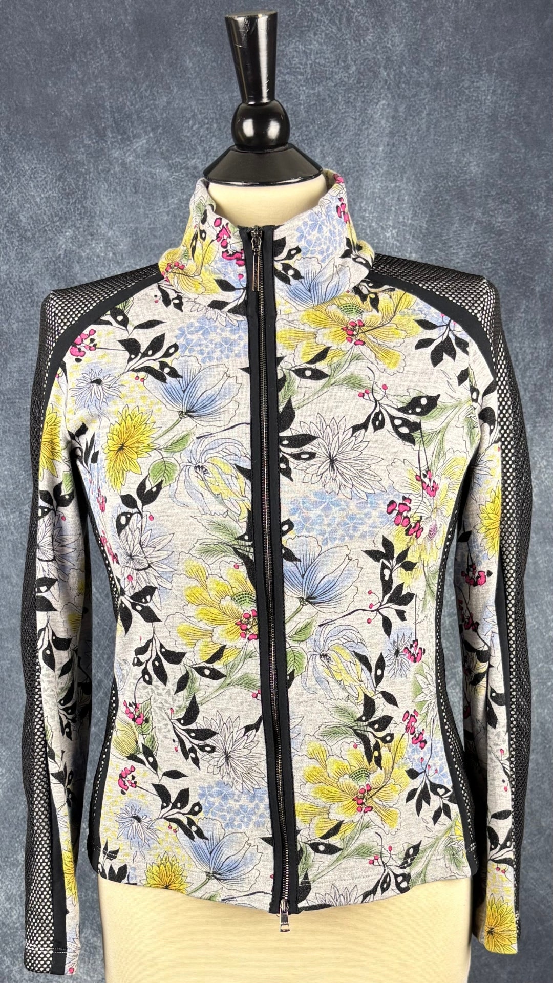 Veste florale en jersey et insertions de maille noire Marc Cain, taille N3 (s/m). Vue de face.