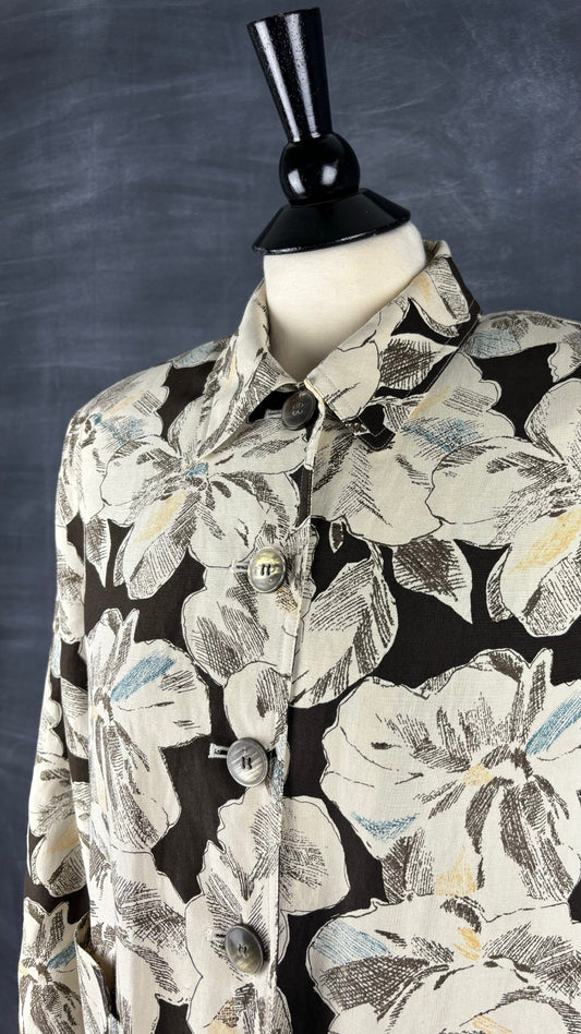 Veste florale en soie et lin Jones New York, taille 6. Vue de l'encolure.