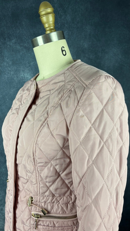Veste matelassée rose poudré détails dorés, Tristan, taille xs. Vue de l'encolure.
