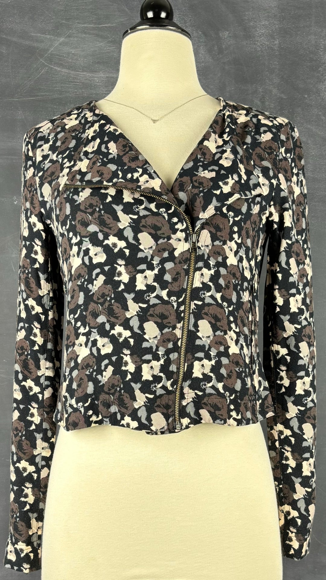 Veste perfecto souple Talula, taille xs. Vue de face, col ouvert.