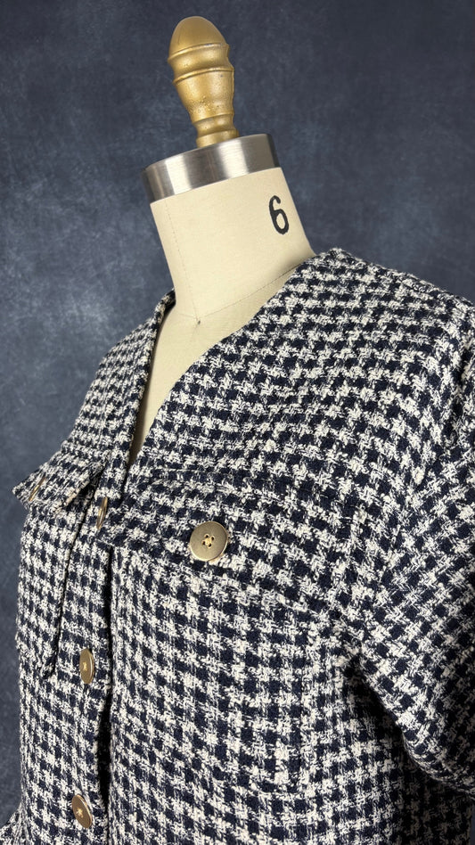 Veste pied-de-poule en tweed marine et crème Tristan, taille xs. Vue de l'encolure.