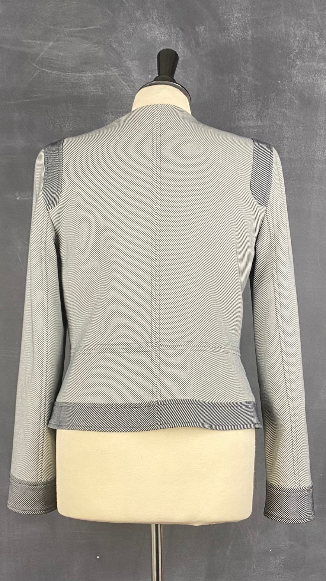 Veste à rayures et fermeture éclair Judith & Charles, taille 8 (small). Vue de dos.