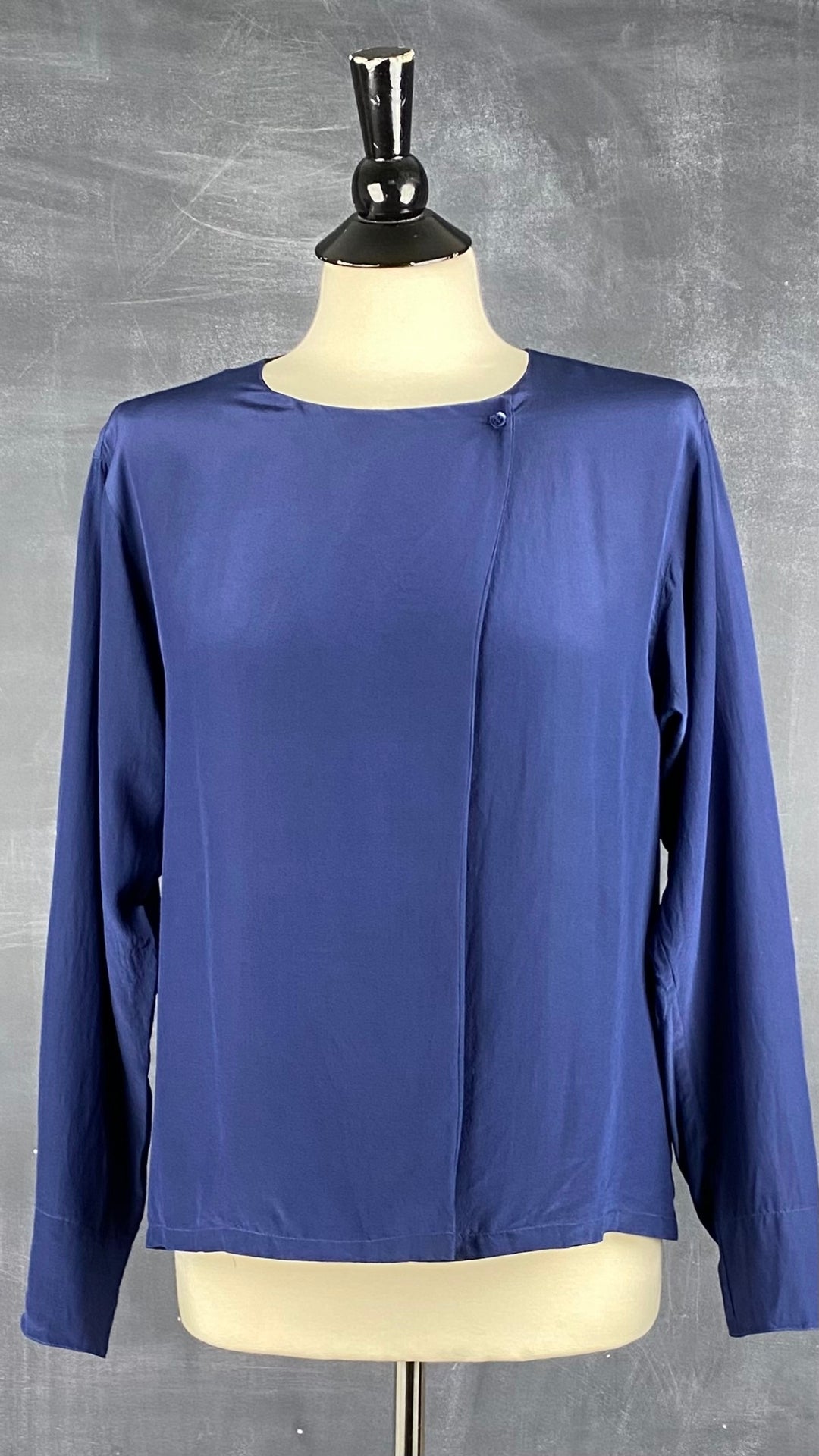 Veste en soie vintage bleu saphir Calvin Klein, taille 6 (small). Vue de face.