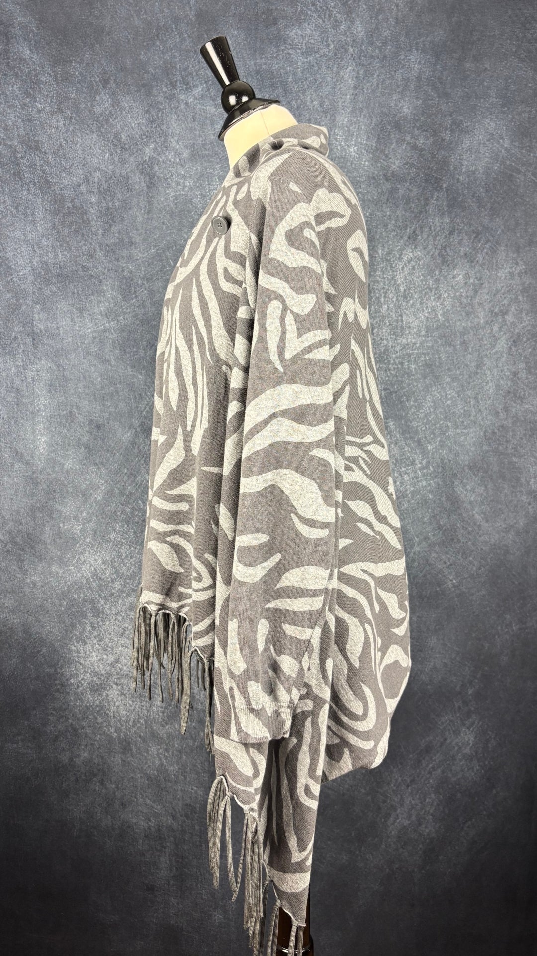 Veste à zébrures grises Samoon par Gerry Weber, taille estimée à large/xl. Vue de côté.