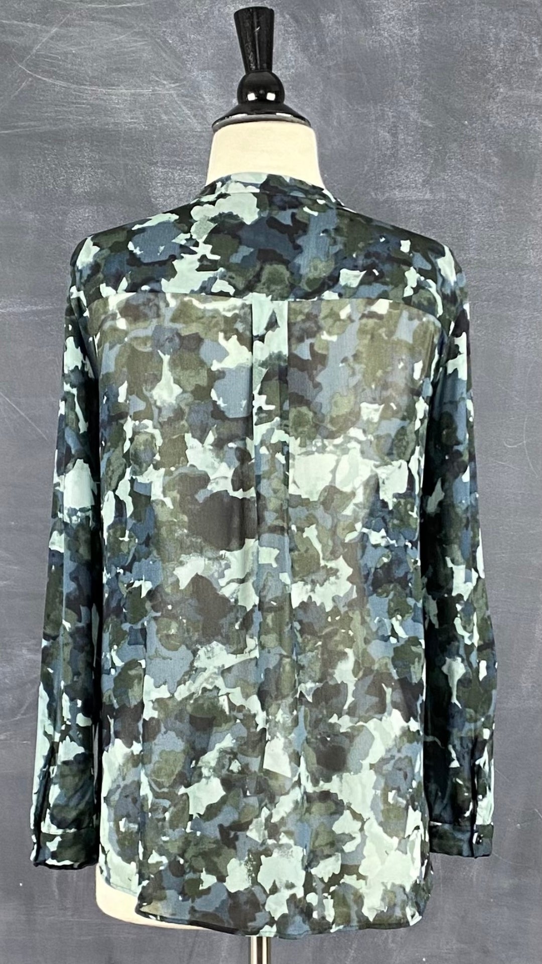 Blouse transparente InWear à motifs abstraits. Vue de dos.