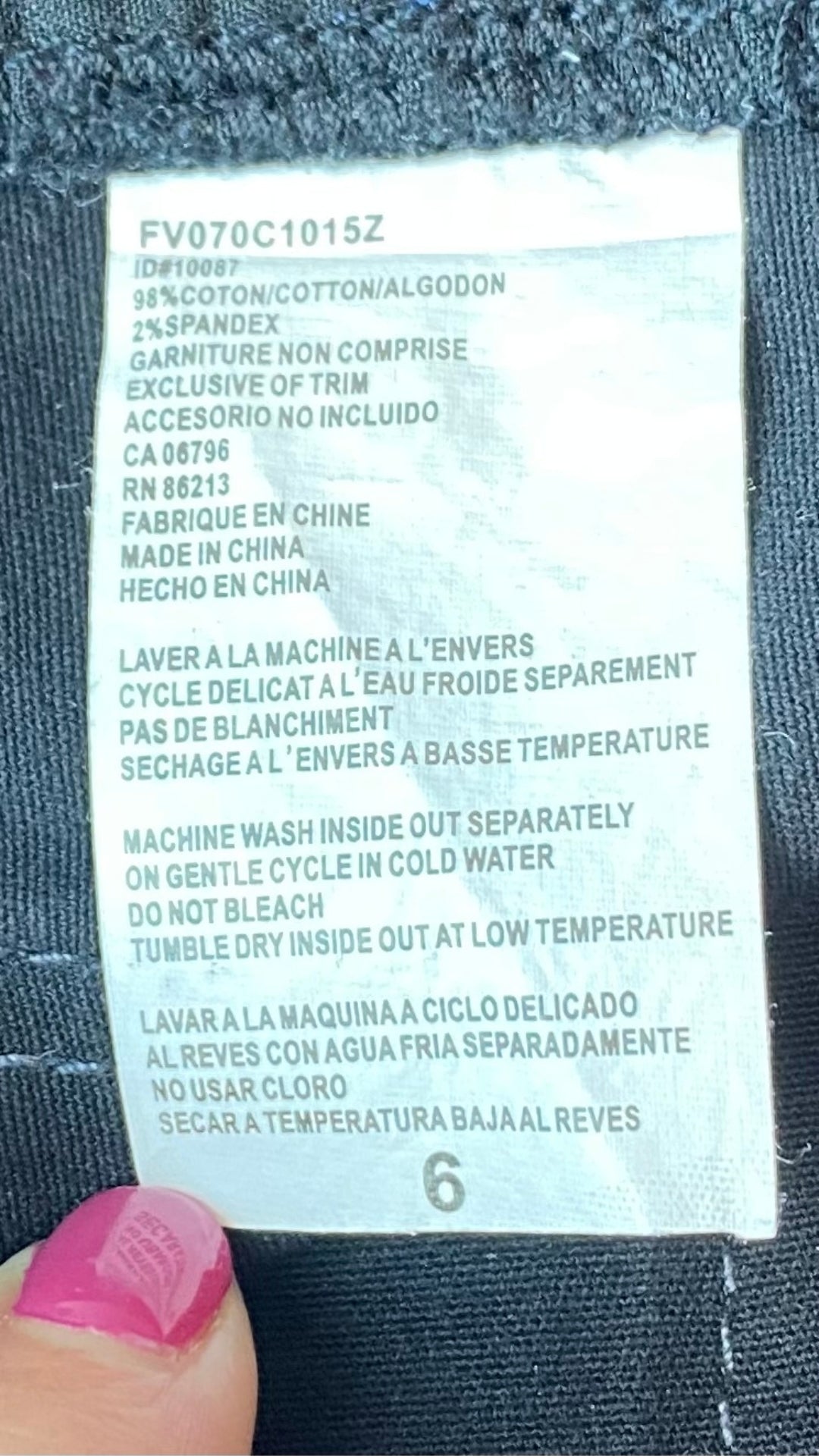 Pantalon Tristan festif et argenté, vue de l'étiquette de composition.