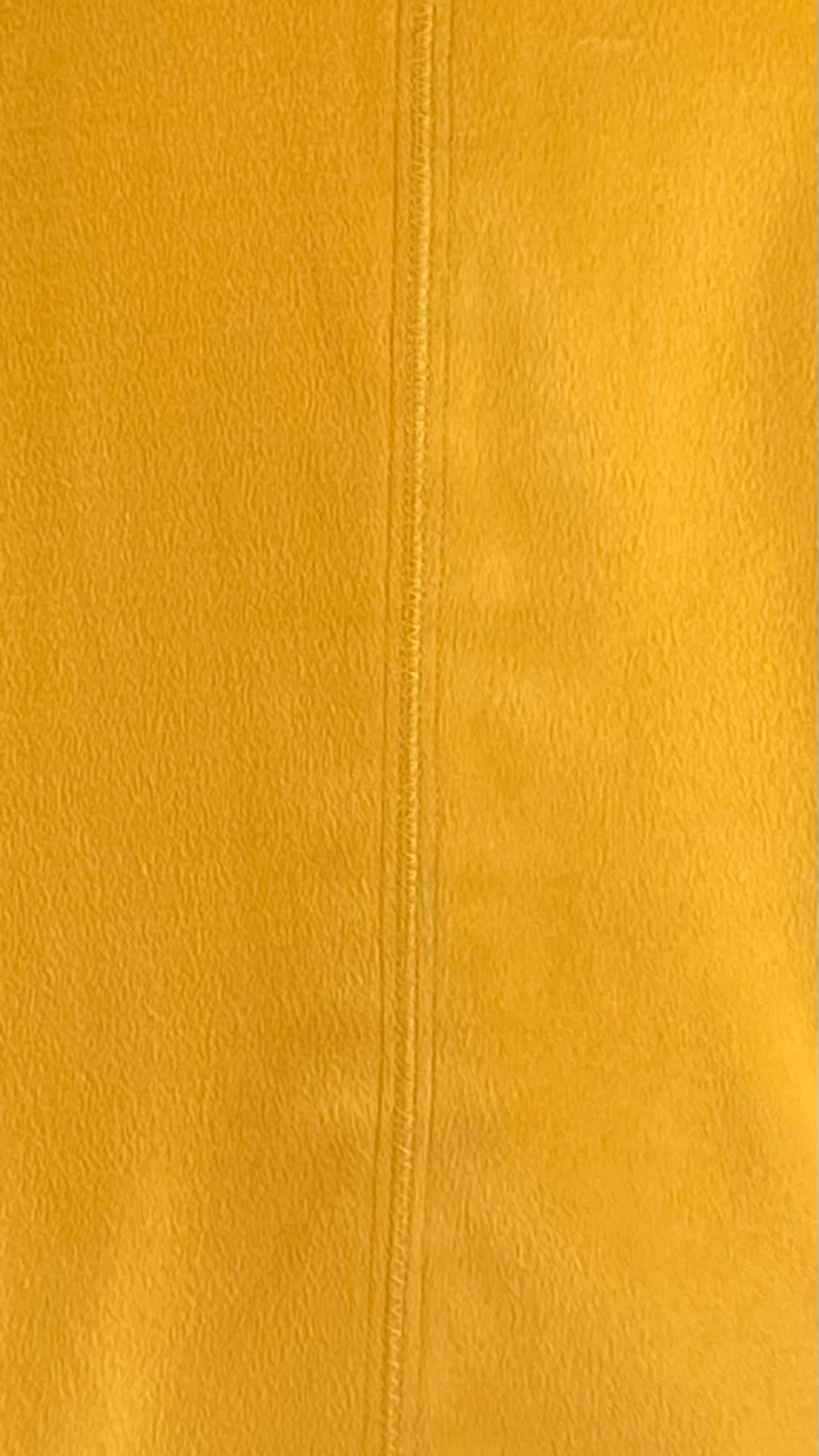 Veste en laine douce comme un nuage à col élégant, vue du détail de la surpiqûre
