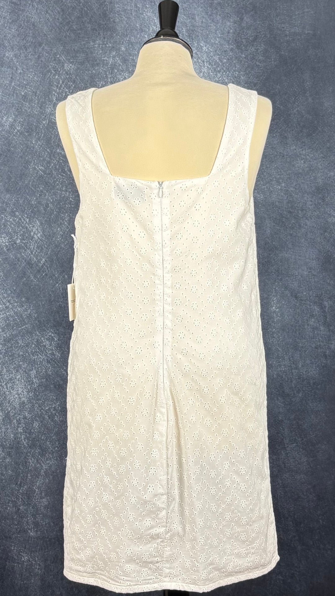 Robe crème droite en broderie anglaise (neuve) Dailystory, taille medium. Vue de dos.