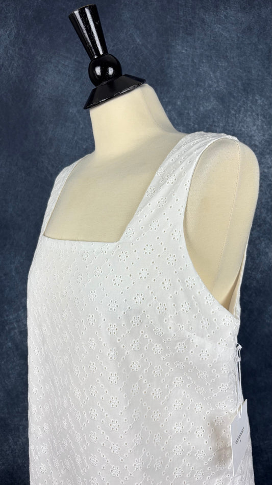 Robe crème droite en broderie anglaise (neuve) Dailystory, taille medium. Vue de l'encolure.