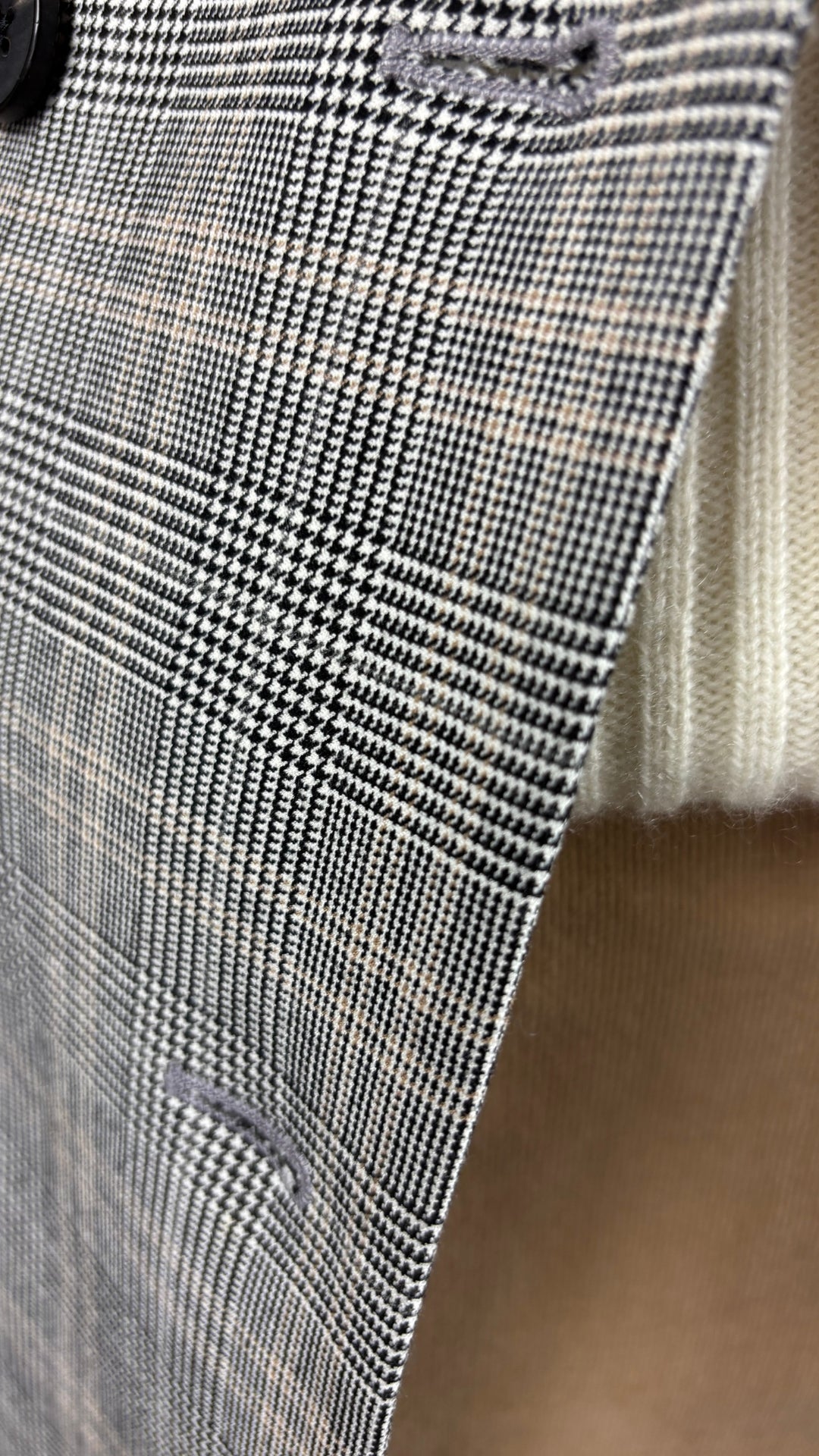 Blazer à carreaux prince de Galles ample à double boutonnage Babaton, taille 6. Vue de près du tissu.