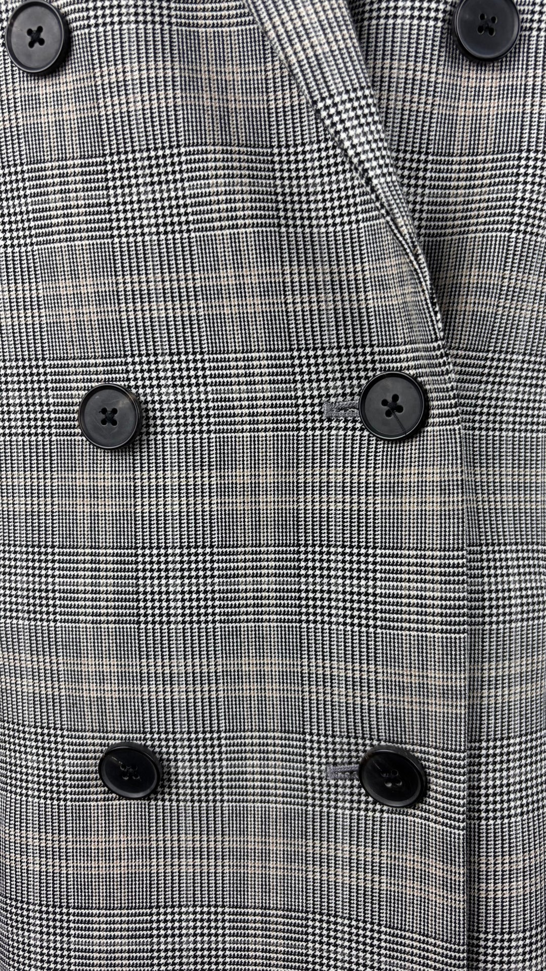 Blazer à carreaux prince de Galles ample à double boutonnage Babaton, taille 6. Vue de près du double boutonnage.