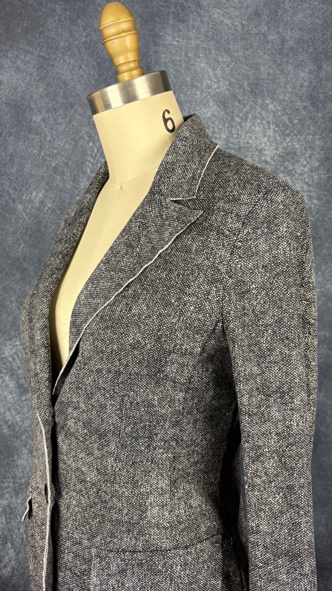 Blazer décontracté lavable noir et blanc Imperial, taille m (mais fait plus xs/s). Vue de l'encolure.