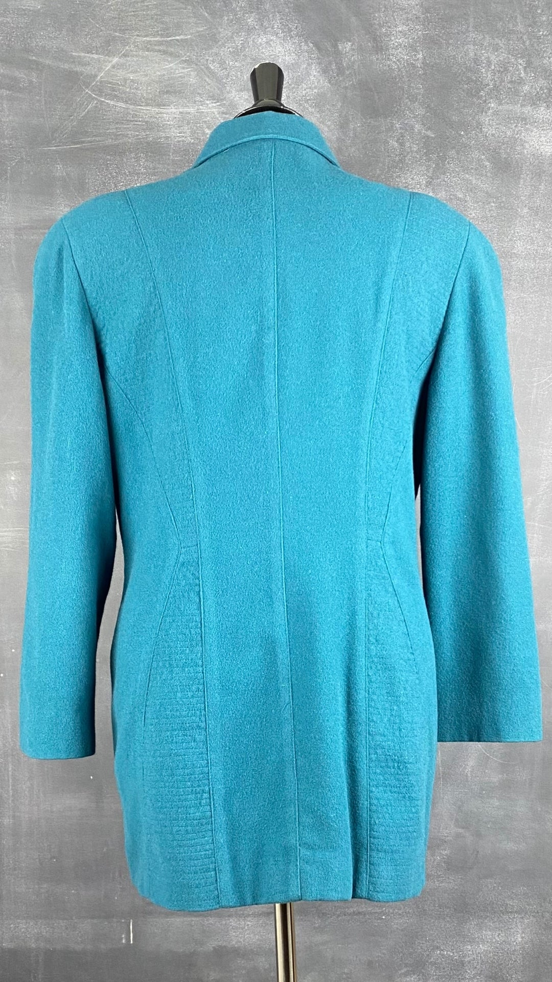 Blazer hivernal sarcelle en mélange de laine et cachemire Jean-Claude Poitras, taille 10. Vue de dos.