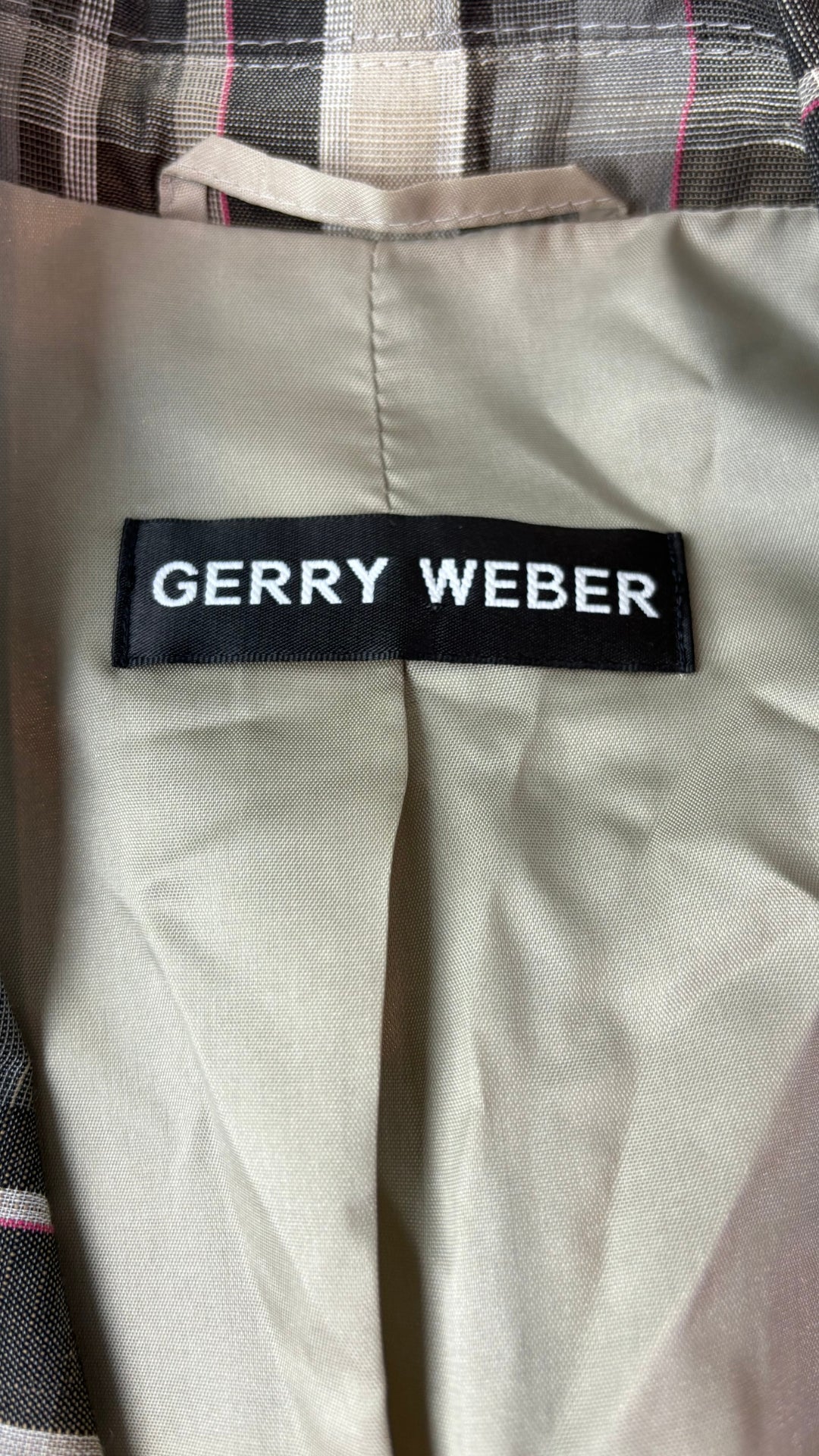 Blazer léger à carreaux Gerry Weber, taille estimée m/l. Vue de l'étiquette.