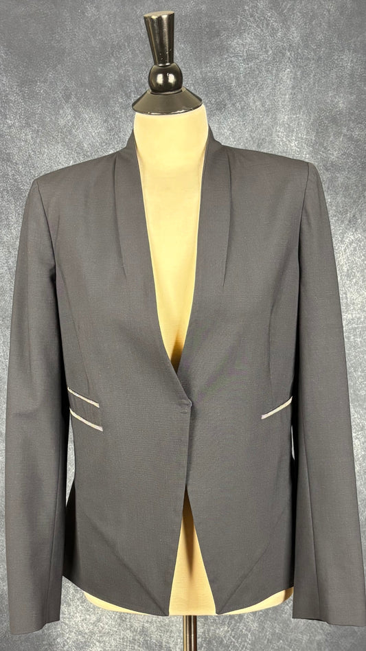 Blazer marine très foncé avec insertion de baguettes scintillantes à la taille Brunello Cucinelli, taille estimée à s/m. Vue de face.