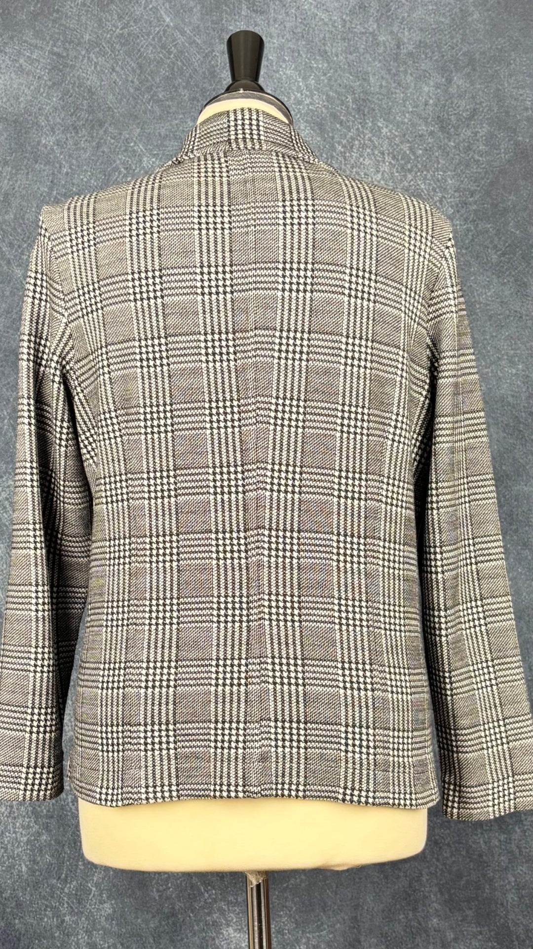 Blazer décontracté chic à motifs pied-de-poule Brax, taille 40 (m/l). Vue de dos.
