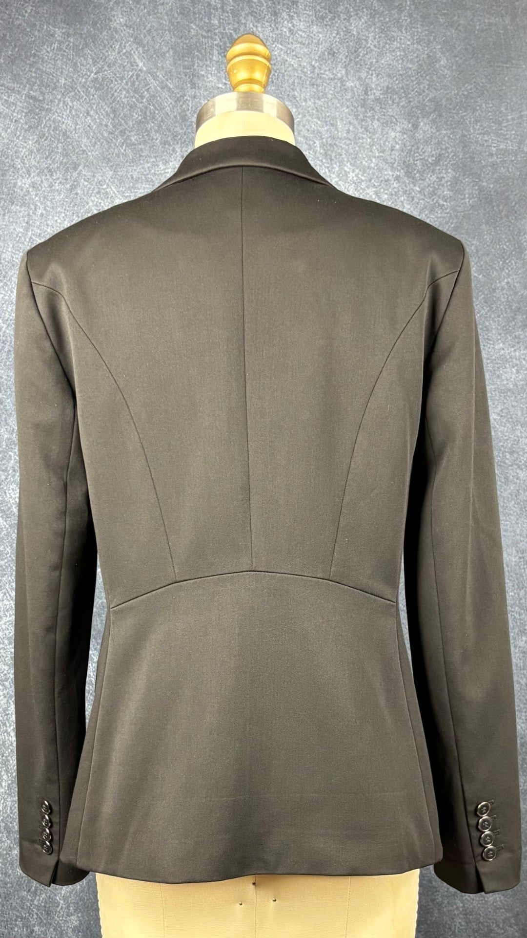 Blazer noir ajusté lavable Tristan, taille 6. Vue de dos.