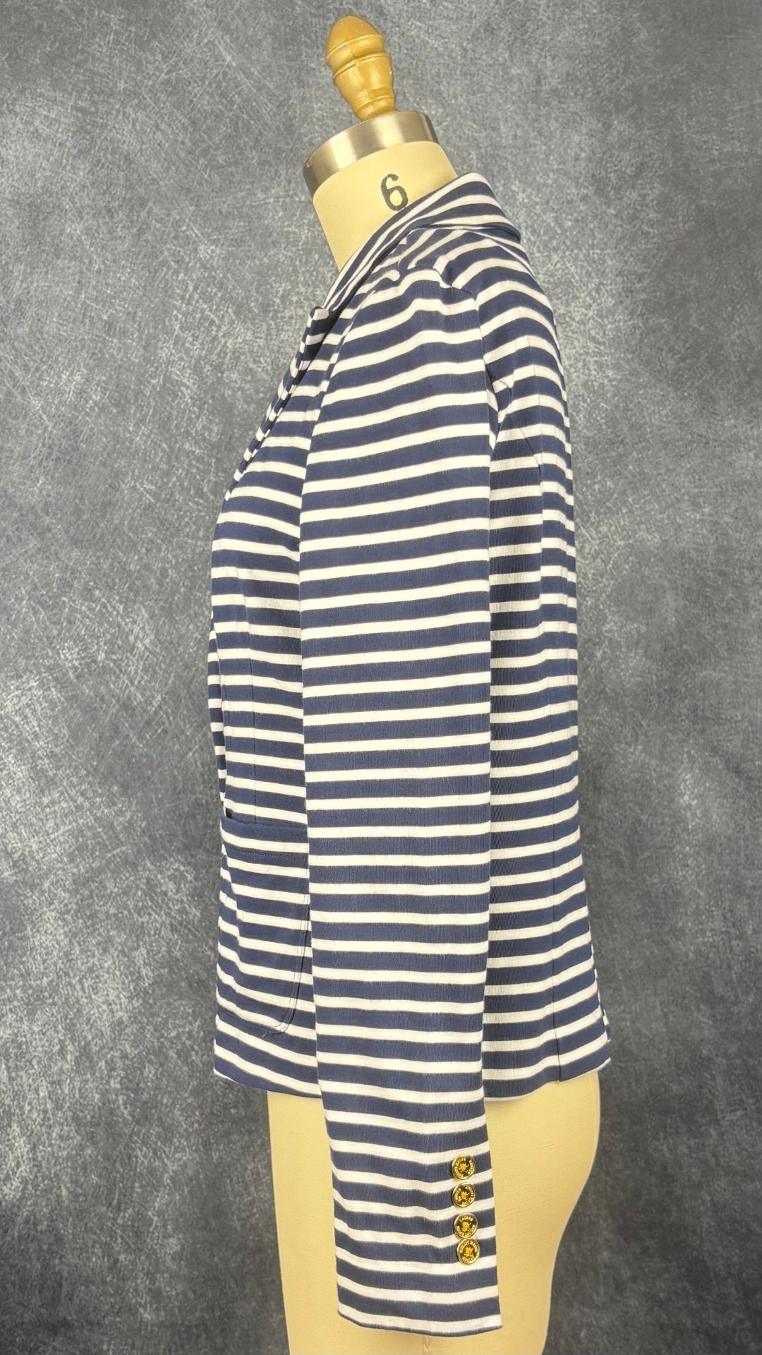 Blazer à rayures décontractées et boutons dorés Lauren Ralph Lauren petite, taille small. Vue de côté.